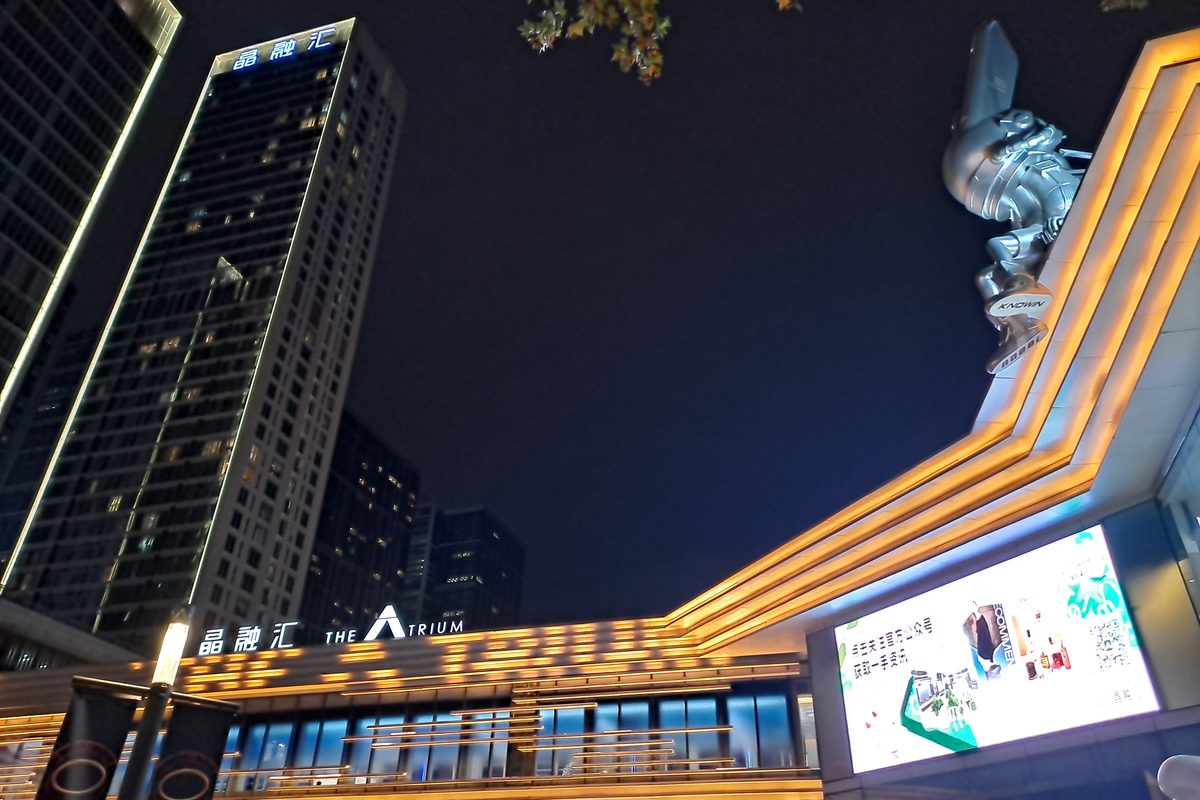 Taikoo Li shopping district in Chengdu at night