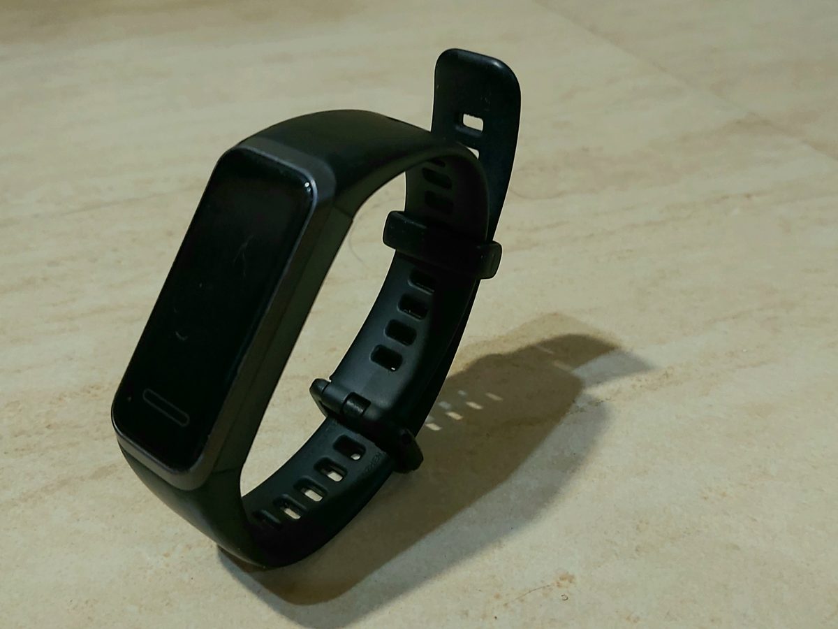 Black fitness band smartwatch